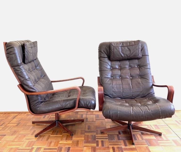 Pair of Vintage Danish Modern Design Swivel Lounge Chairs/Brown Leather/Wood frame