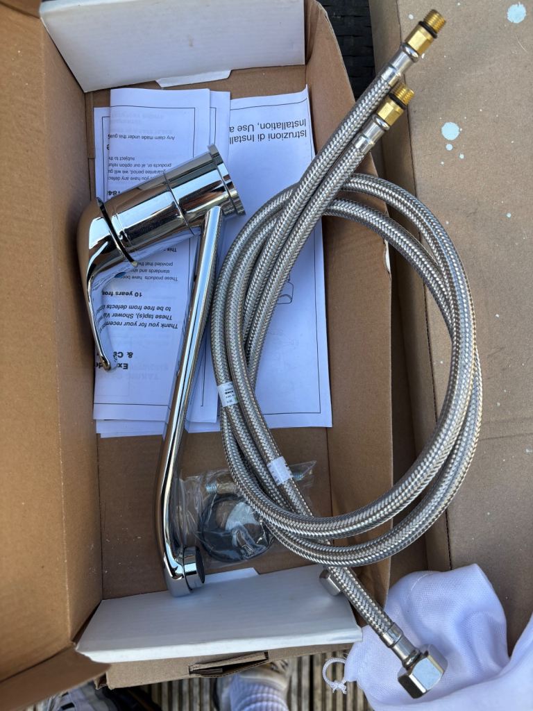 Shower/bathroom accessories and mixer valve