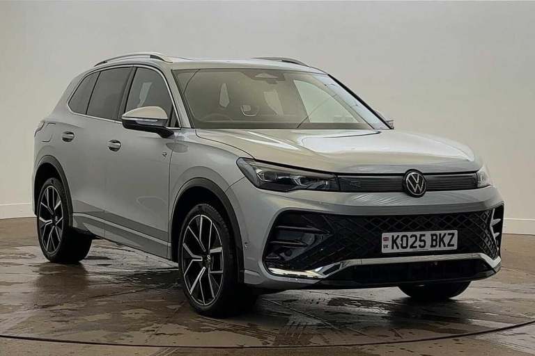 2025 Volkswagen Tiguan 1.5 TSI 272 eHybrid R-Line 5dr DSG **PAN ROOF + INFO PACK + DRIVER ASSIST*...