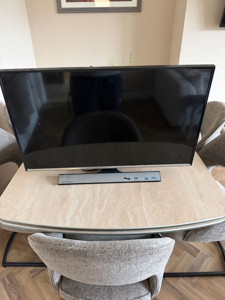 Samsung 32” working TV / Monitor with remote