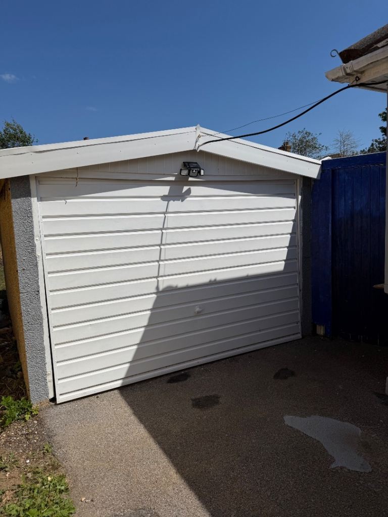Very good Condition Garage Doors for sale 
