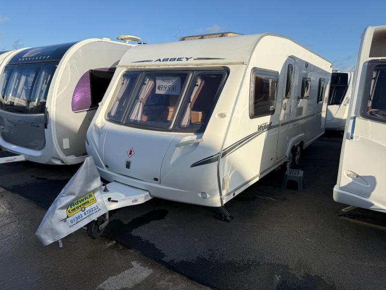 image for Abbey Vogue 2 610 Twin Axle Rear Island Bed Middle Bathroom