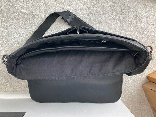 Black messenger/laptop shoulder bag