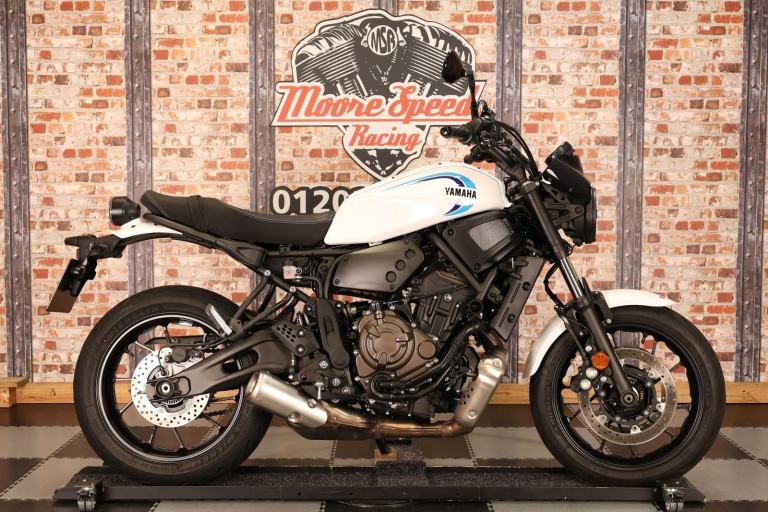 2022 YAMAHA XSR 700 - ONLY 1,966 MILES - 2 OWNERS - SUPERB IN RD350LC COLOURS