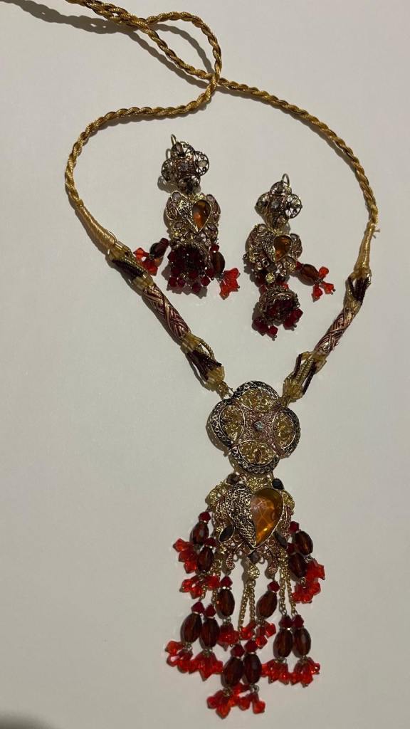 Artifical necklace with earrings 