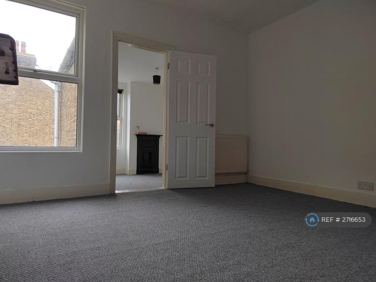 3 bedroom house in Jefferson Road, Sheerness, ME12 (3 bed) (#2716653)