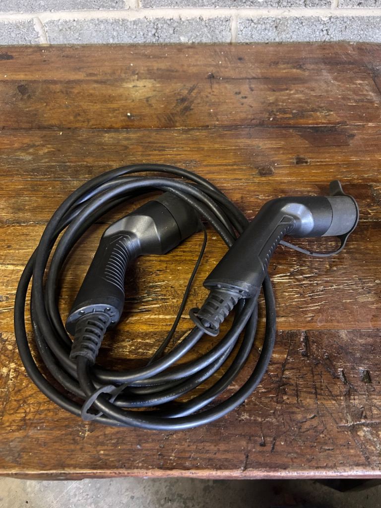 Electric vehicle charging cable 
