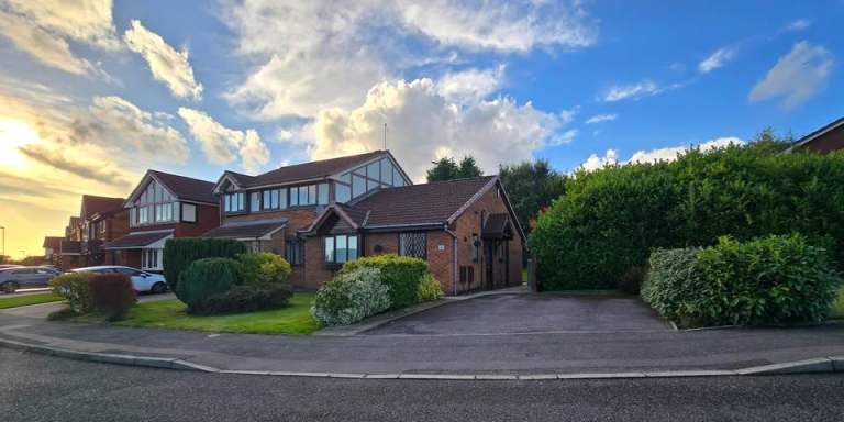 2 bed bungalow available 1st February near Manchester Green Belt