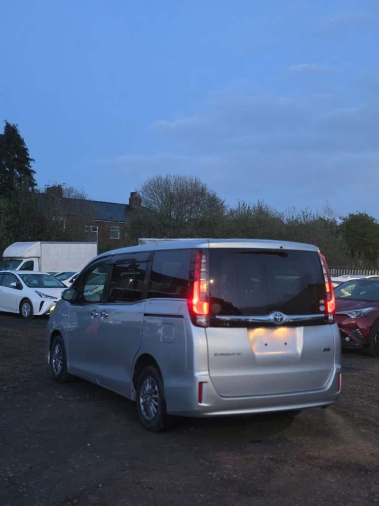 Toyota Esquire 2015 Hybrid New