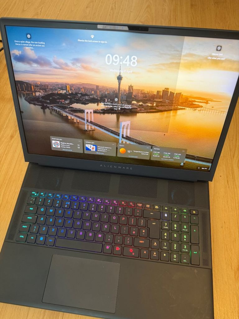 Dell Alienware 18 Area-51 Gaming Laptop – Ultra 9 / RTX 5080 / 64GB RAM / 2TB SSD