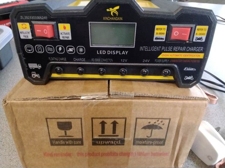 Heavy duty batter charger 12 v or 24v new