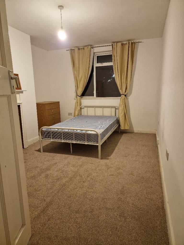 Bright room,new carpet and bed, Eastbourne 