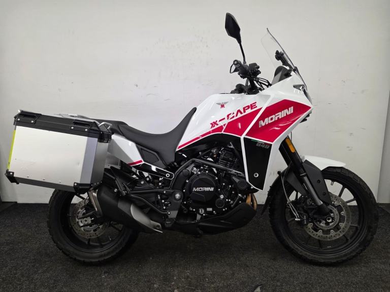 MOTO MORINI XCAPE 650 ** RIDER MODES - PANNIERS - BREMBO BRAKES **