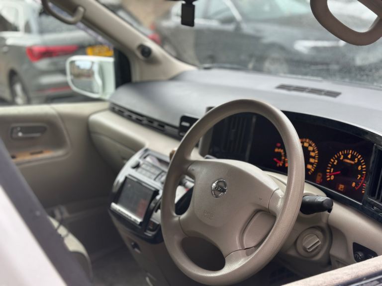 2004 Nissan Elgrand 8 Seater 3.5L Petrol