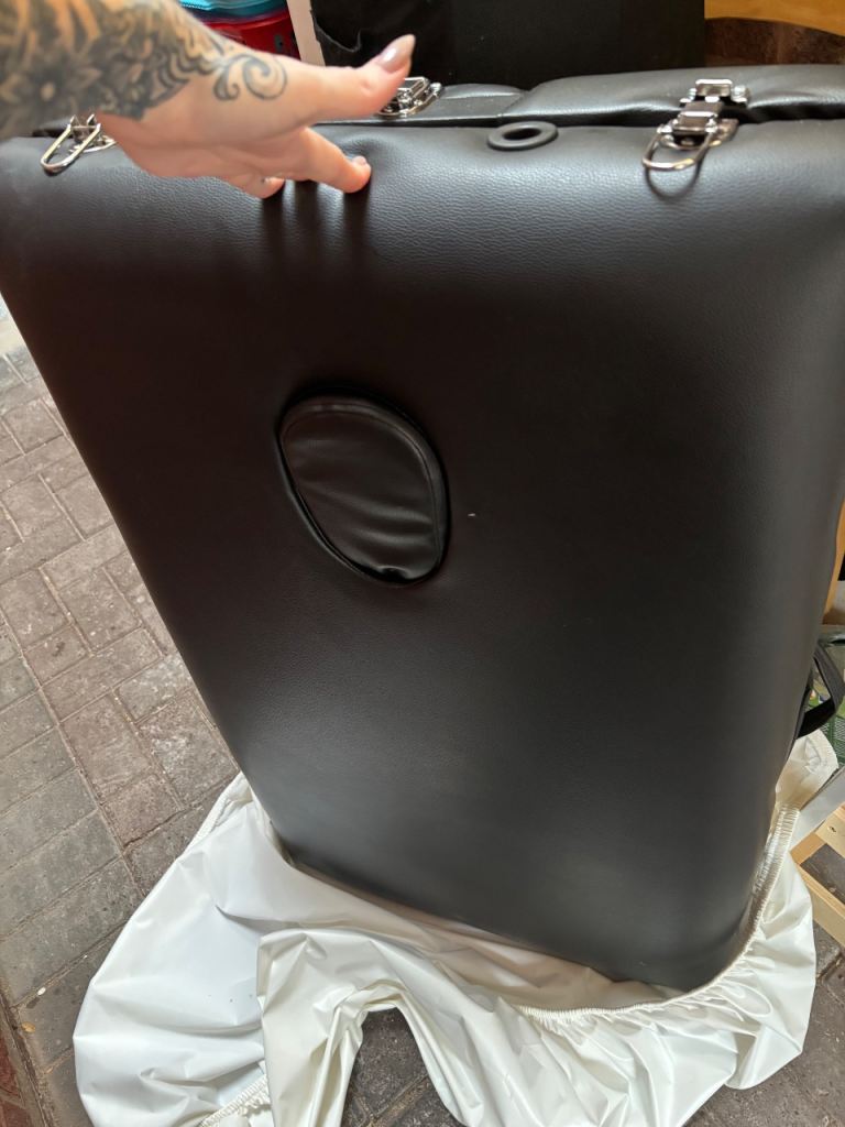 Vesgantti Portable Massage Table - Black, Good Condition