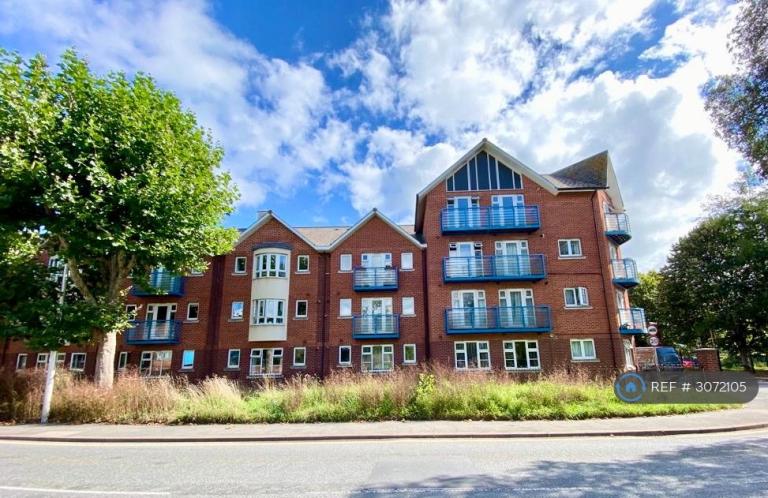 2 bedroom flat in Tudor Street, Exeter, EX4 (2 bed) (#3072105)