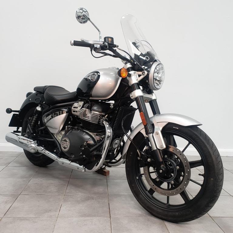 2024 Royal Enfield Super Meteor 650 Interstellar Silver, 3633 Miles, Excellent