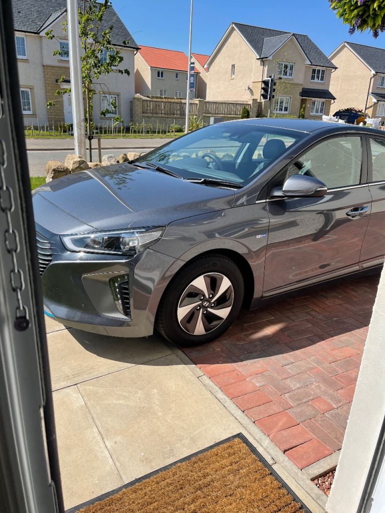 Hyundai ioniq hybrid premium SE 2018 grey 1.6