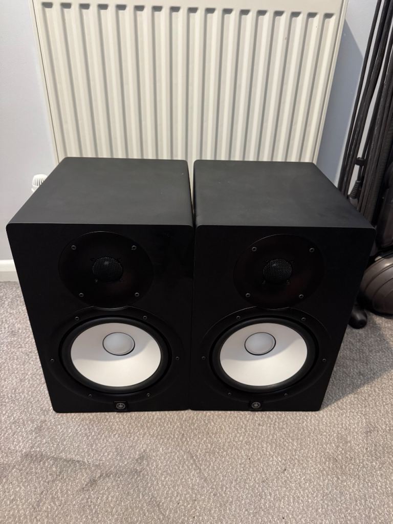 Yamaha HS8 Speakers and Stands
