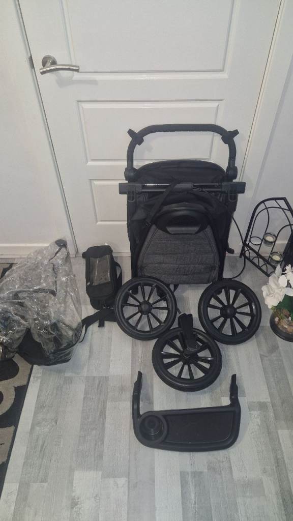 Baby Jogger City Elite 2 All-Terrain Pushchair. Very good conditions. Nice and clean. Ready to use.
