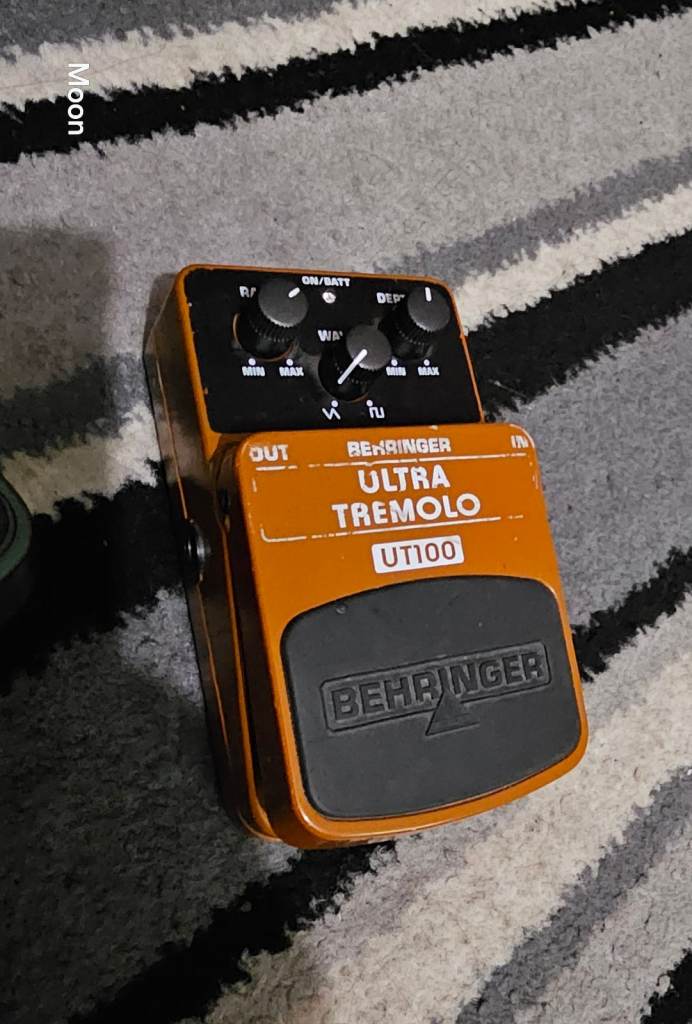 Behringer ultra tremolo pedal