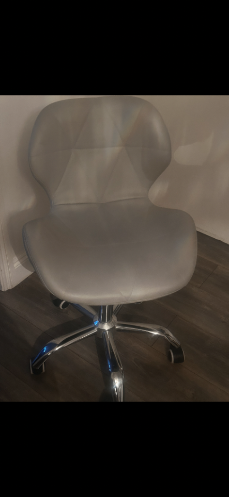 Classy wheelie spin chair 