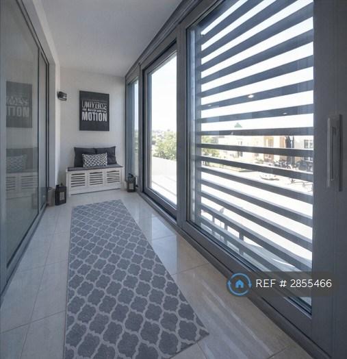 1 bedroom flat in Westgate House, Brentford, TW8 (1 bed) (#2855466)