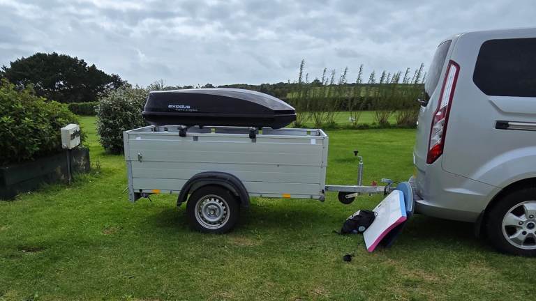 Anssems Trailer + Roof Bars & Exodus 470L Top Box