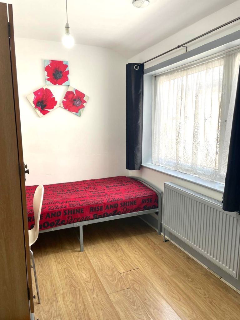 (Not a studio)Single room including bills for single occupancy Postcode E11 4HF