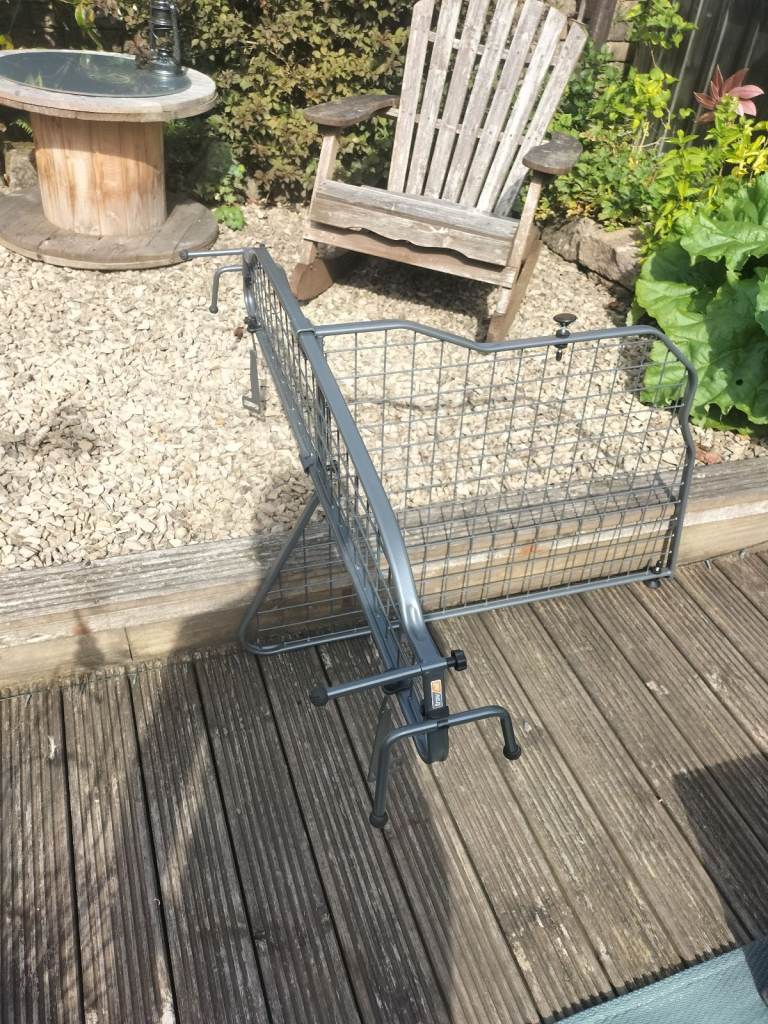 Travall Passat estate dog guard 