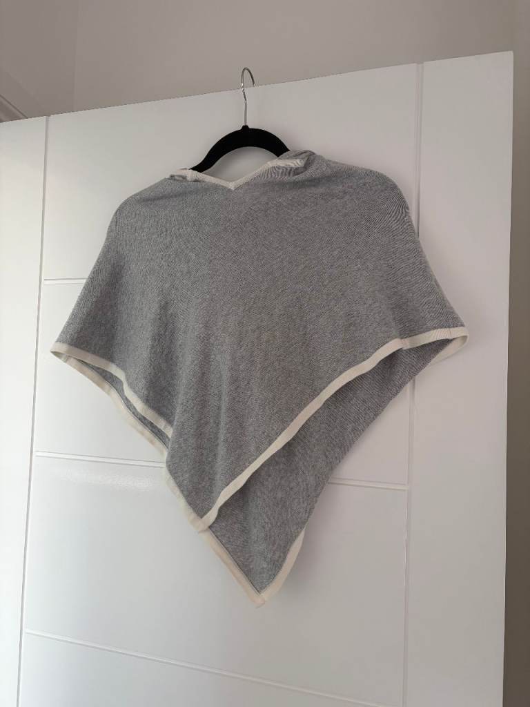 Little White Company Grey/White poncho with hood (age 5-6 years) - excellent condition
