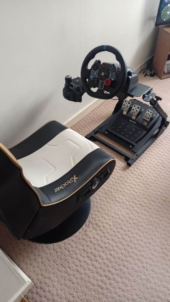 PS5 BUNDLE. Steering wheel with shifter, gamers chair 4 games and a tv