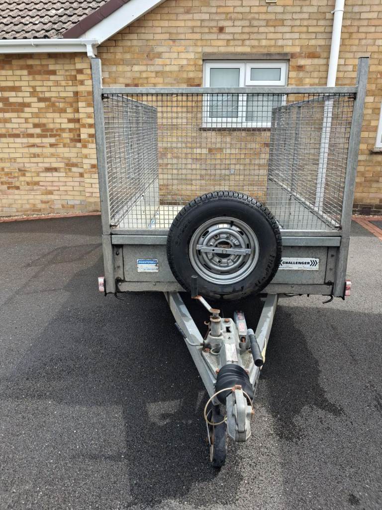 Indespension Challenger Trailer, 8.3ft x 4.1ft single wheel braked axle, gross weight of 1300kg. 