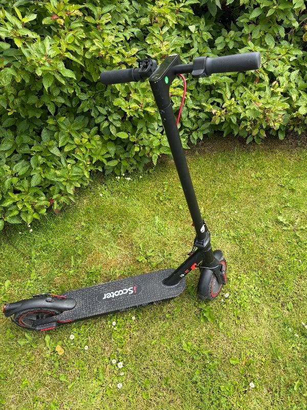£90 iScooter Electric Scooter – Black, Good Condition