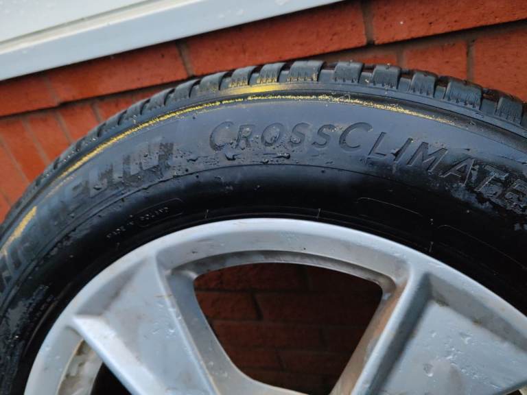 255/55/19 Michelin cross climate tyres 