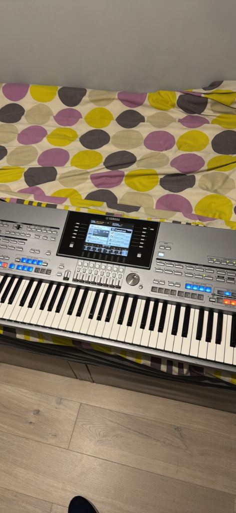 Yamaha tyros 5 keyboard 
