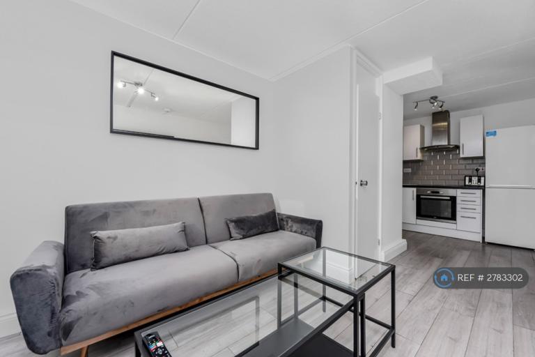 5 bedroom flat in Charlotte Despard Avenue, London, SW11 (5 bed) (#2783302)