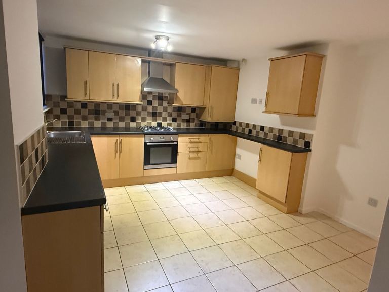 3 Bedroom - house for rent - BD15 