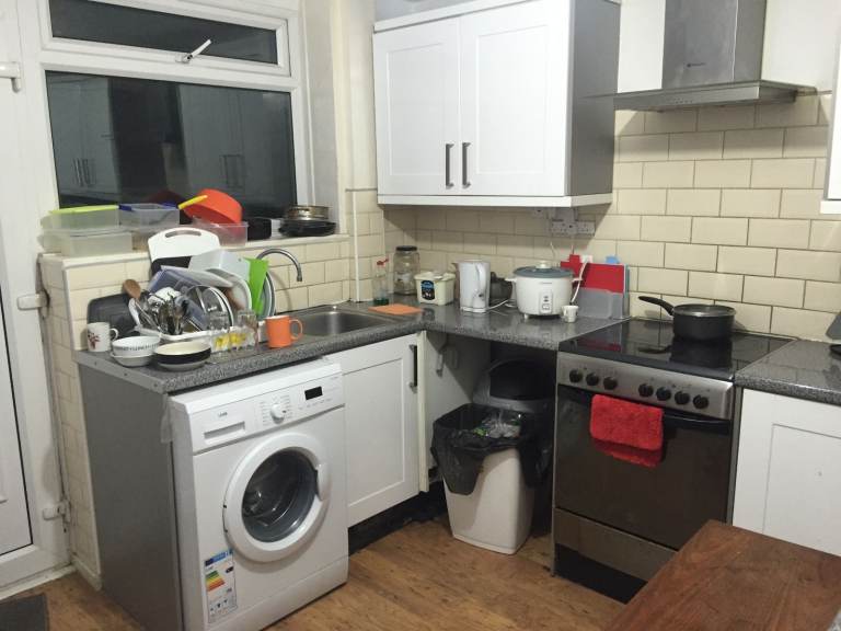 Cozy room 10 min WALKING distance to Leeds City Centre!