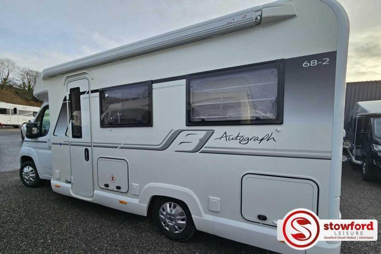 2 Berth, 2 seatbelts, Rear Lounge