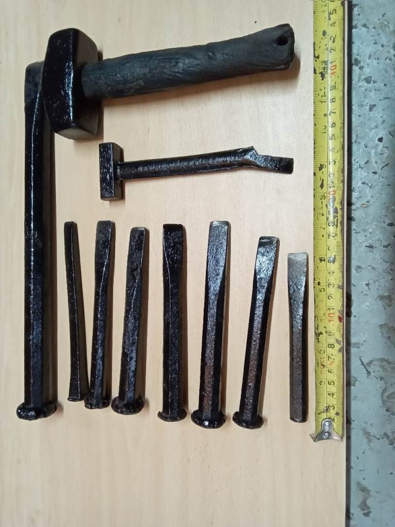 9 x Cold chisels and lump hammer 