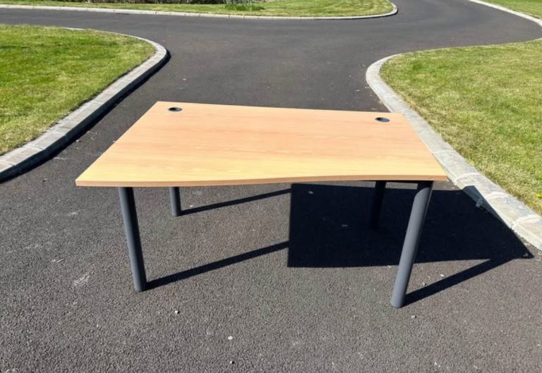 Office desk straight (slant)