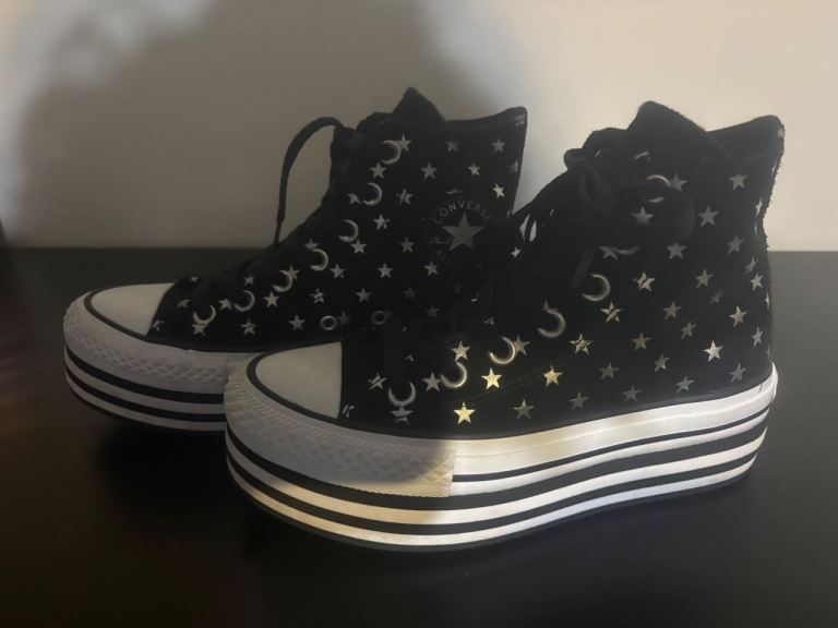 Star white converse shoes 