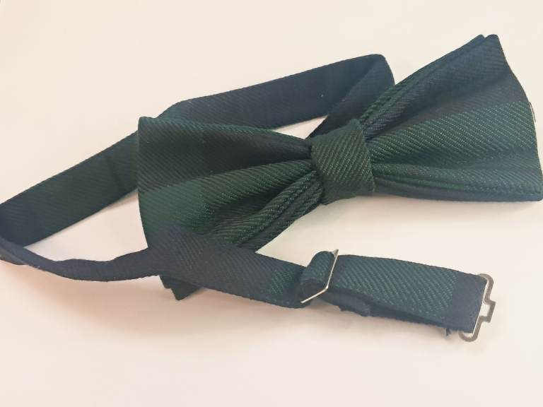 Brand new dark green tartan pre-tied bow tie  a woven check pattern and an adjustable strap.