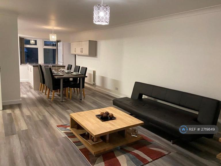 1 bedroom in Duckworth Terrace, Bradford, BD9 (#2719849)