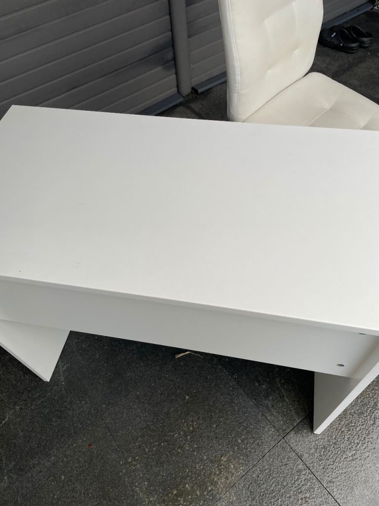 White desk and swivel chair 