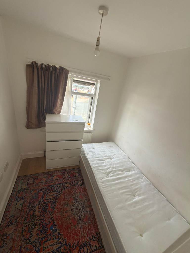 Furnished room to rent in - Cricklewood (NW2)