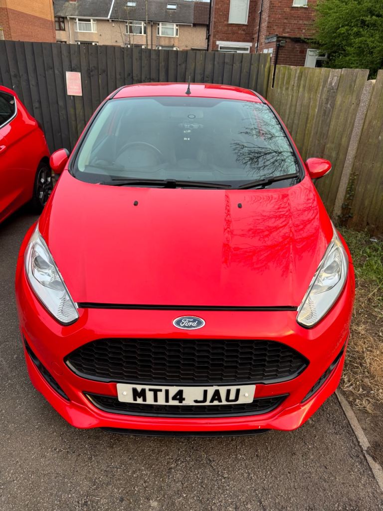 2014 Ford Fiesta Zetec  Red Hatchback