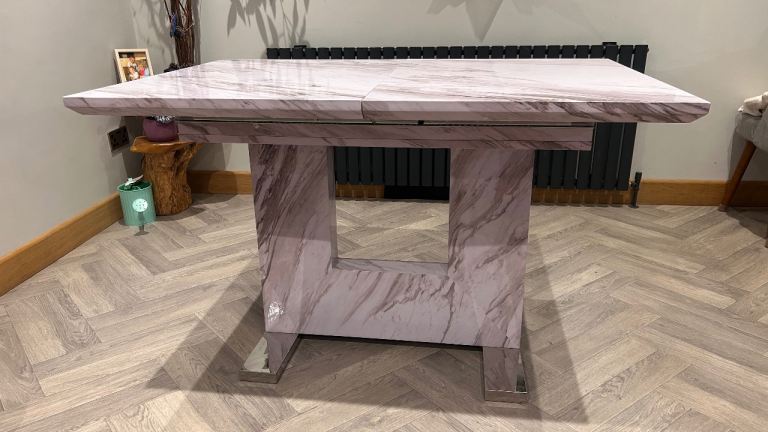 Extendable Dining Table