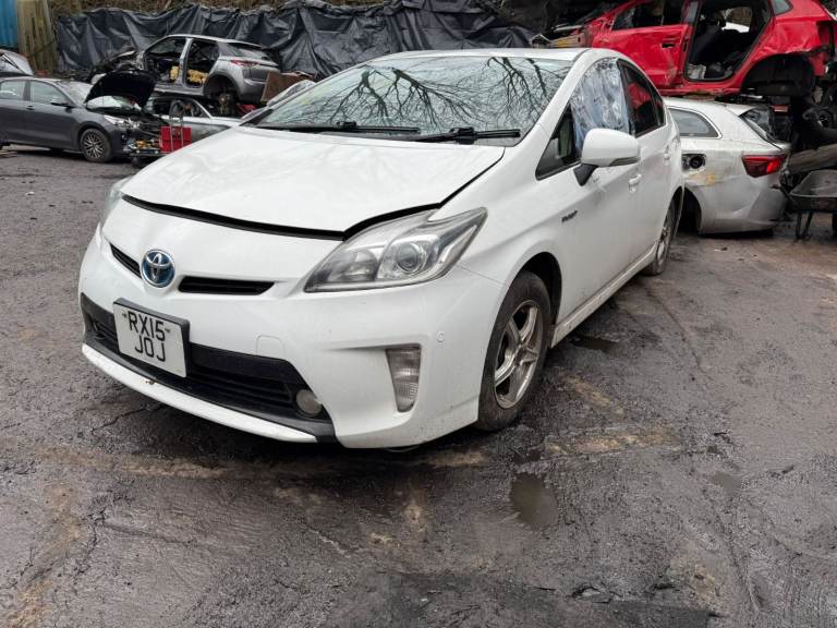 ♻️TOYOTA PRIUS 2015 1.8 PETROL HYBRID WHITE 5 DOOR FOR BREAKING♻️